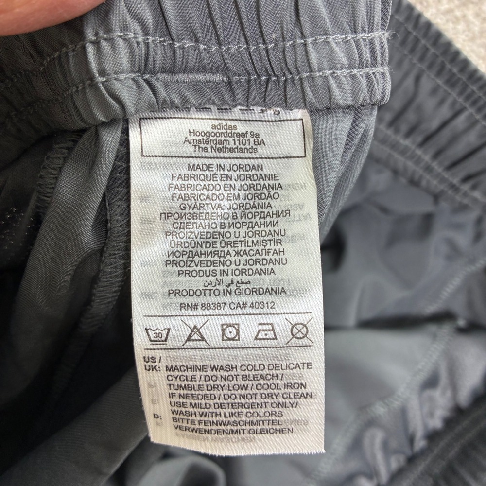 Adidas Mens Gray AEROREADY Athletic Training Shorts Zipper Pockets Size M Active - Picture 7 of 9
